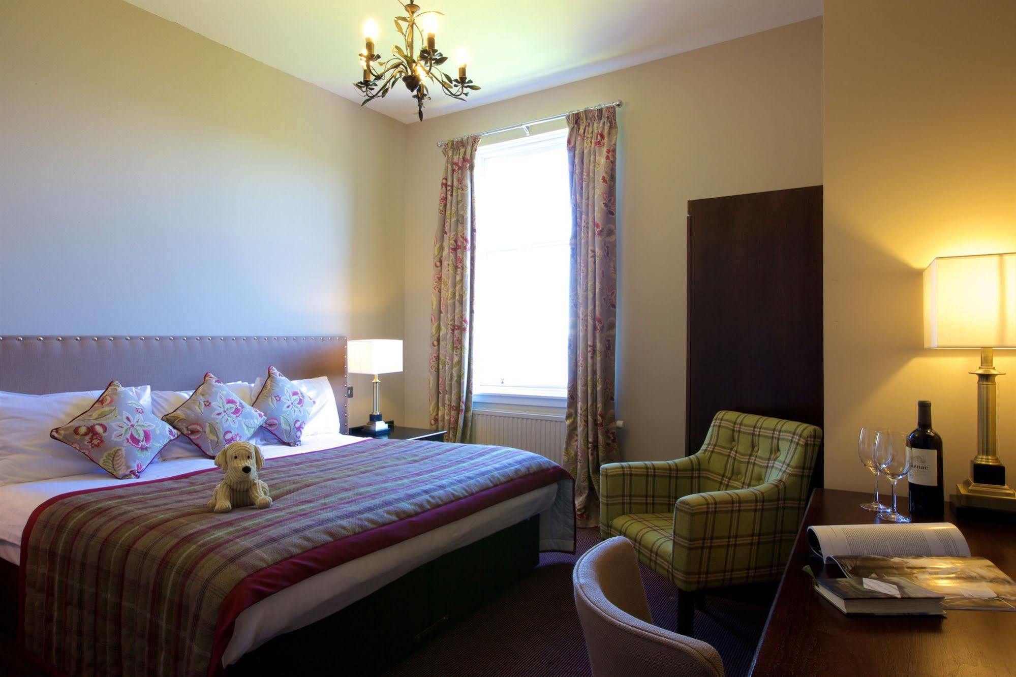 Stonefield Castle Hotel ‘A Bespoke Hotel’ Buitenkant foto